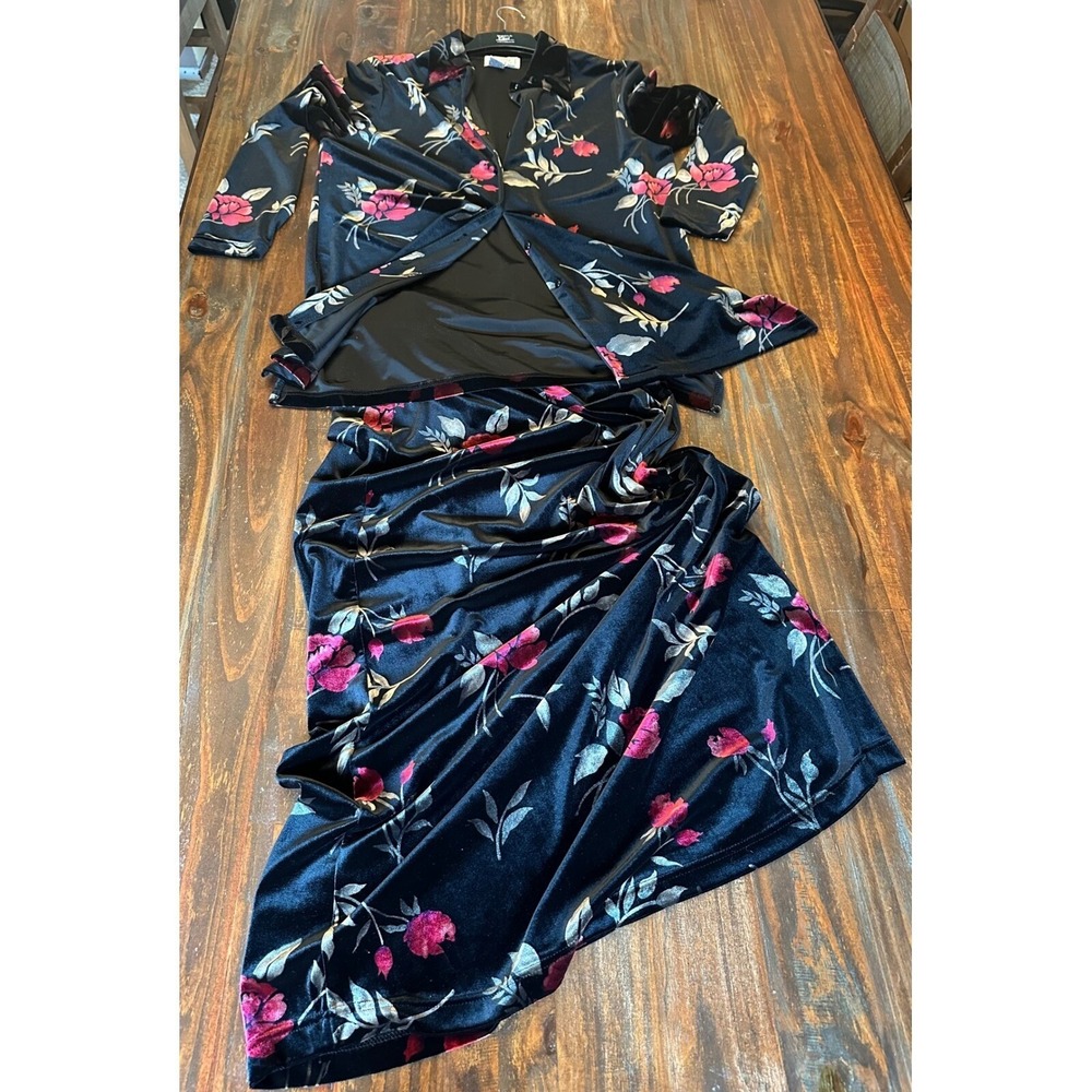 Jennifer Moore Vintage 90s Velvet Floral Maxi Skirt and Button Top Set Black M